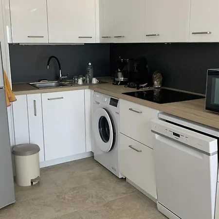 Apartment T2 : A 50m De La Plage, Proche Du Port, Jardinet Privatif, Ideal Familles - Fr-1-335-202 Hyeres